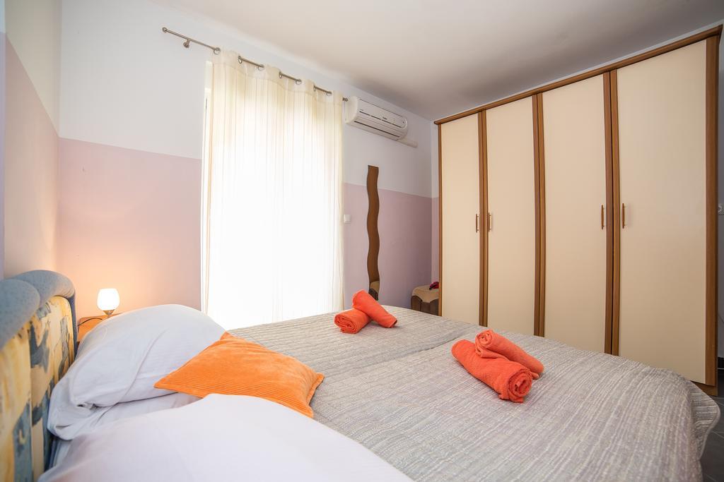 Apartments Saldun Трогир Екстериор снимка